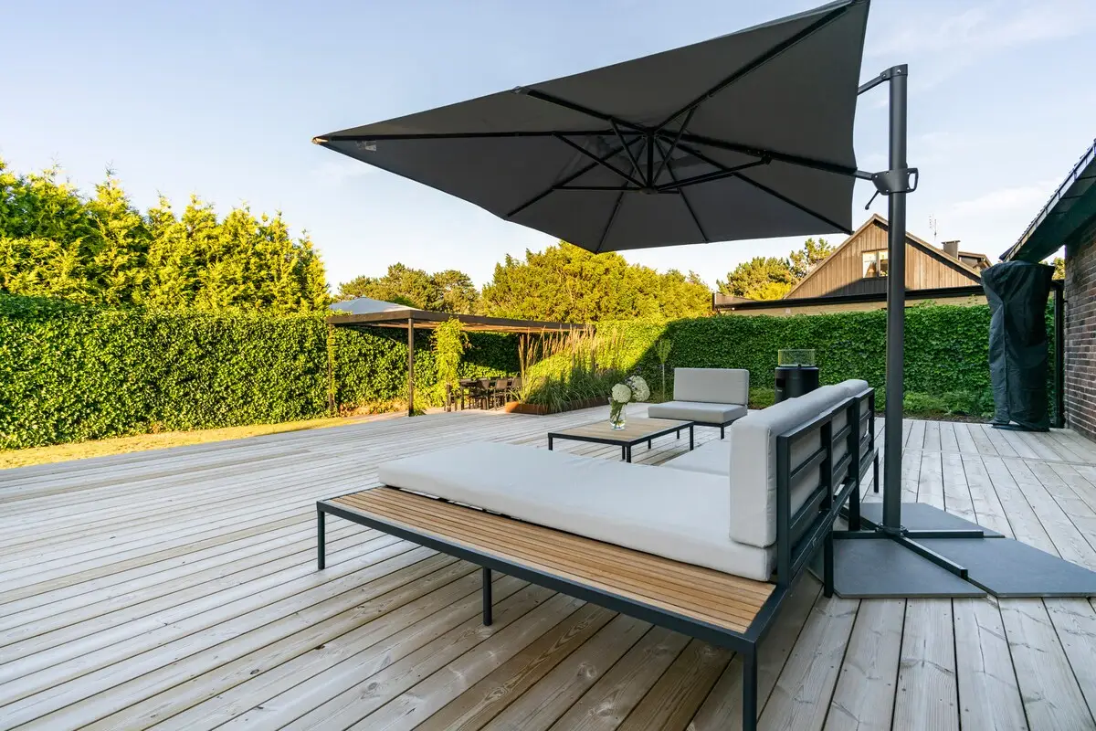 Private garden with lounge furniture